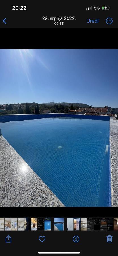 Pool Lux Apart Utjeha